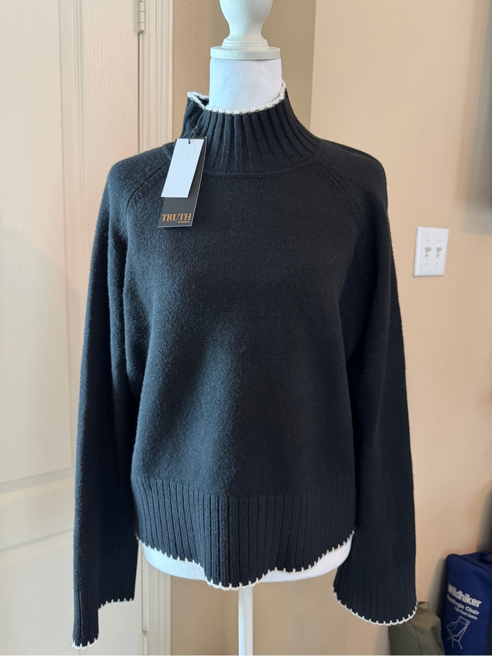 Women’s Truth Black Mock-Neck Sweater with White Contrast Trim Size XL